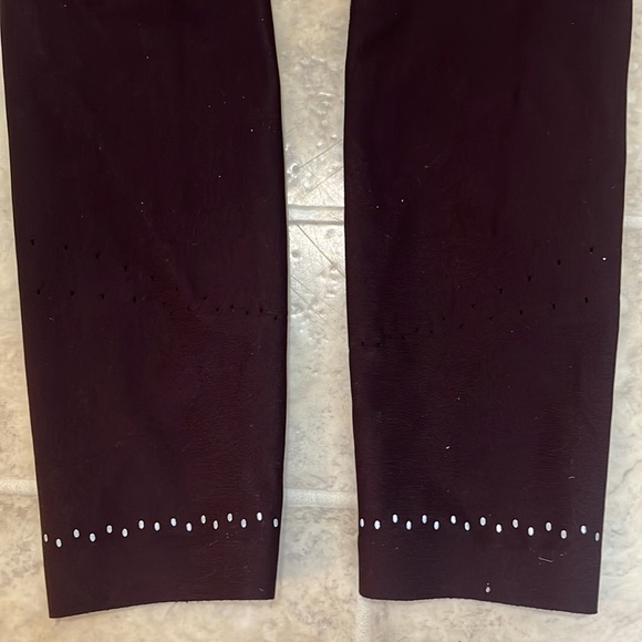 Lululemon dark burgundy tights size 4 - Picture 12 of 12